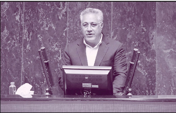 تمام نگاه‌ دولت به شرق است