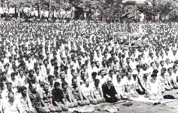 
ائمه جمعه 
و صفوفی که شکست