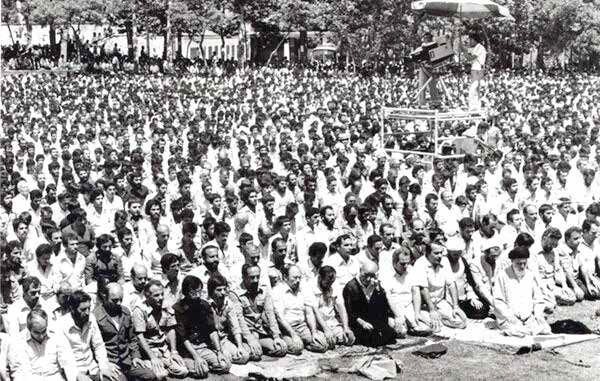 
ائمه جمعه 
و صفوفی که شکست