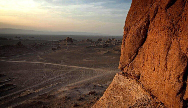 هنر معماری طبیعت در کلوت‌های شهداد