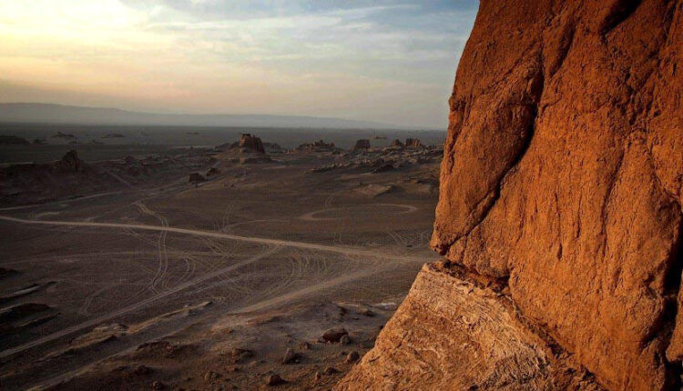 هنر معماری طبیعت در کلوت‌های شهداد