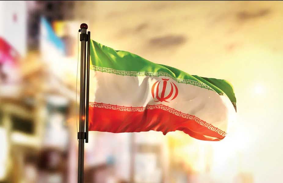  فارغ از اختلاف دیدگاه‌های خود با حکومت، با تمام قدرت از کشورمان دفاع می‌کنیم