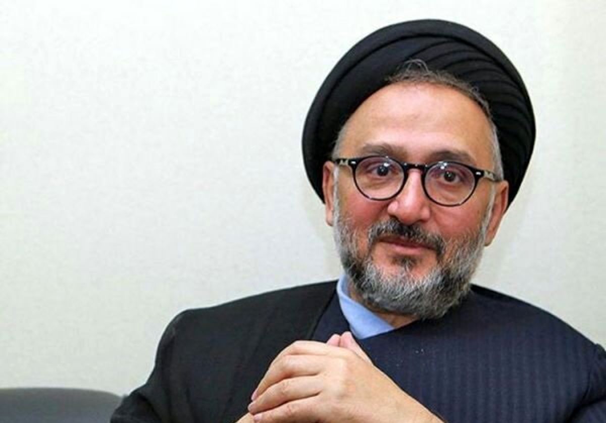 
وقتی جامعه مدنی ضعیف شود، سیاست به کف خیابان می‌آید


