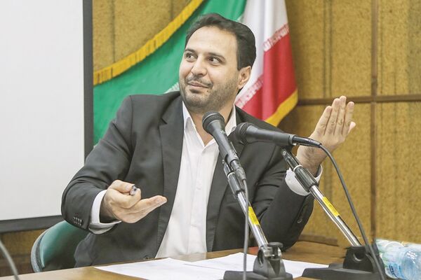 

حوزه اقتصاد را می‌توان«بی‌صاحب تمام‌معنا» دانست


