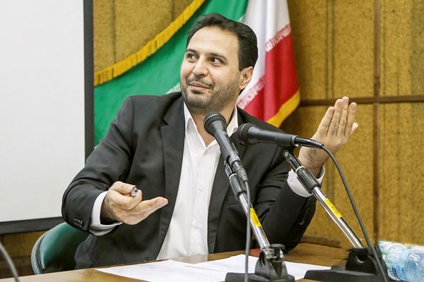 

حوزه اقتصاد را می‌توان«بی‌صاحب تمام‌معنا» دانست


