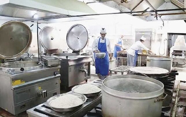 ادامه بیکاری کارگران رستوران و آشپزخانه پتروشیمی جم