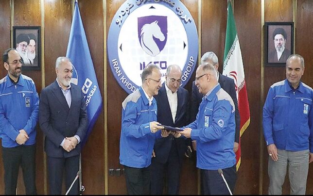 
چالش‌های مدیریت ایران‌خودرو در سال جاری افزایش می‌یابد