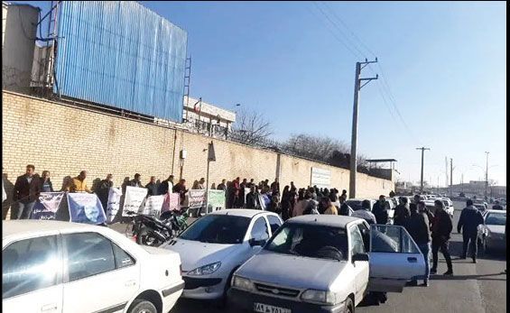 تجمع تعدادی از متقاضیان 

مسکن ملی در زنجان