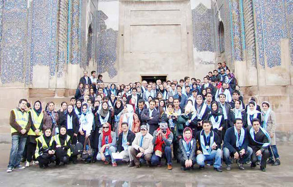 
راهنمایان تور؛ فرزندان یتیم گردشگری