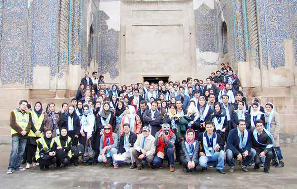 
راهنمایان تور؛ فرزندان یتیم گردشگری