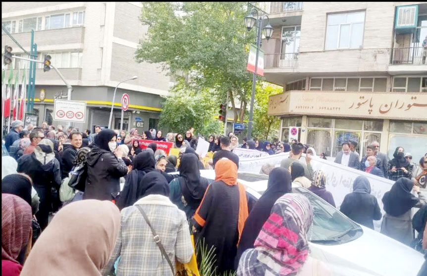تجمع فرهنگیان بازنشسته 

مقابل نهاد ریاست جمهوری