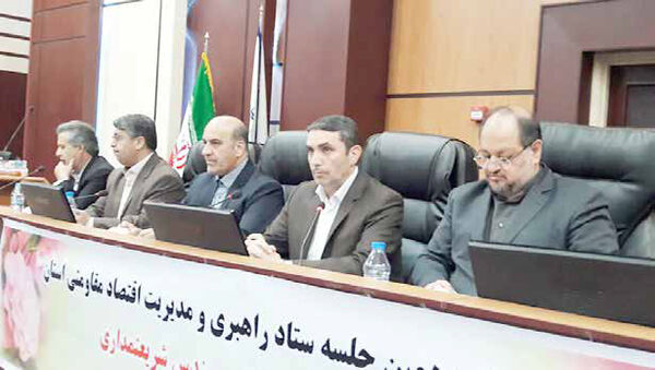 شریعتمداری: همراهی من با کارگران تنها روی ریل قانون است