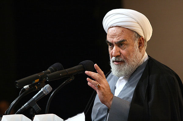 مشتریان کالاهای ما در صف ایستاده‌اند