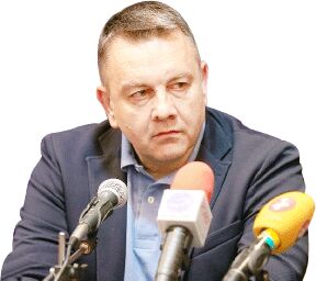 پسرم آمده وزیر اقتصاد شود!