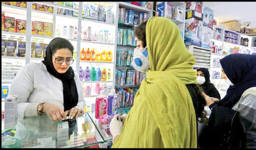 پوشیدن مقنعه مشکی در داروخانه‌ها اجباری است 