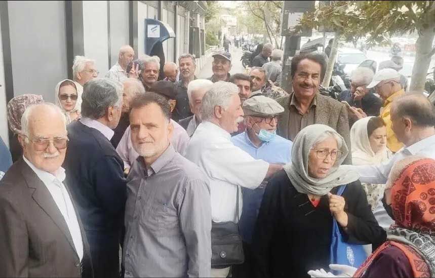 

نباید با این سن و سال کف خیابان بیاییم