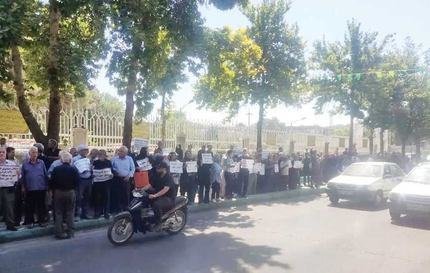 تجمع بازنشستگان فولاد 

مقابل استانداری اصفهان