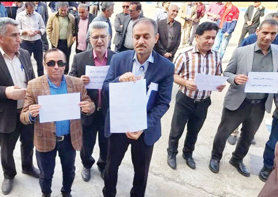 کارگران شرکت نفت و گاز آغاجاری تجمع کردند


