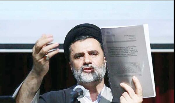 
هیس! محمود نبویان در حال کار علیه تیم مذاکره‌کننده است!