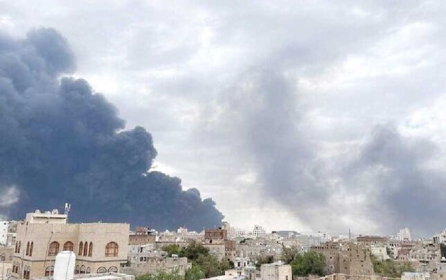 

عربستان فرودگاه صنعا را بمباران کرد