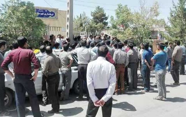 طلب نان هم «جرم» شده است