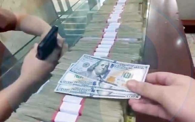 دلار 228 هزارتومانی؛ و بازاری که گوشش به «مداخله» همتی بدهکار نیست