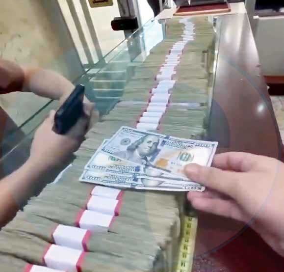 دلار 228 هزارتومانی؛ و بازاری که گوشش به «مداخله» همتی بدهکار نیست