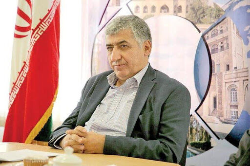هیچ منطقی بر افزایش عوارض خروج از کشور حاکم نیست