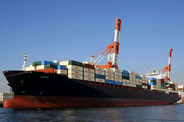 

آمادگی آمریکایی‌ها برای ممانعت از حرکت کشتی‌های تجاری ایران 
