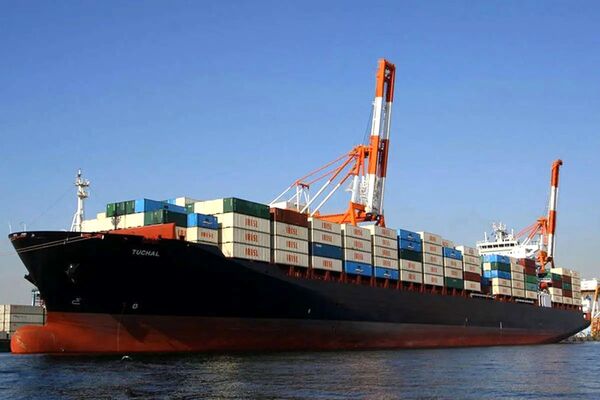 

آمادگی آمریکایی‌ها برای ممانعت از حرکت کشتی‌های تجاری ایران 
