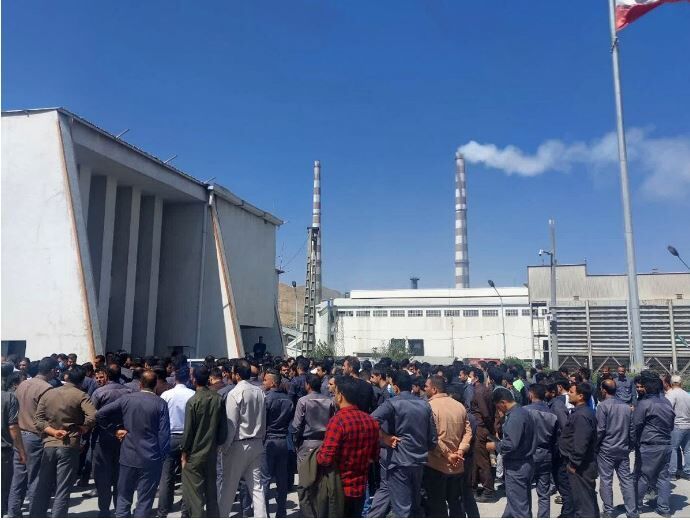 کارگران پیمانی مس سرچشمه تجمع کردند