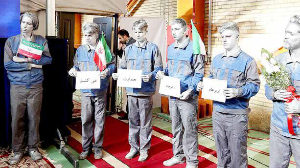 
فرجام کارگران به برجام گره خورده است
