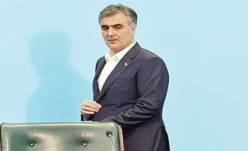 چوب حراج به ذخایر ارزی کشور زد و بدون پاسخگویی می‌رود!