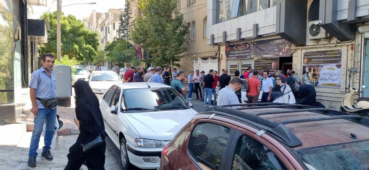 بازنشستگان سایپا تجمع کردند


