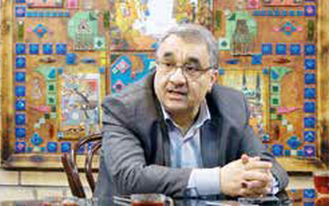 دولت رئیسی در عین ناکارآمدی خودش را قوی می‌‌پندارد