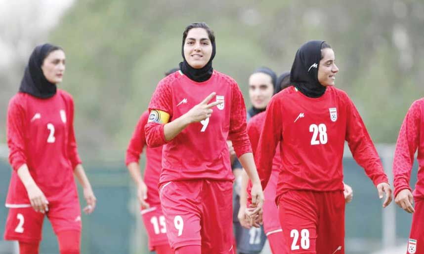هدیه زنان فوتبال ایران به عراق