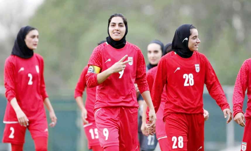 هدیه زنان فوتبال ایران به عراق
