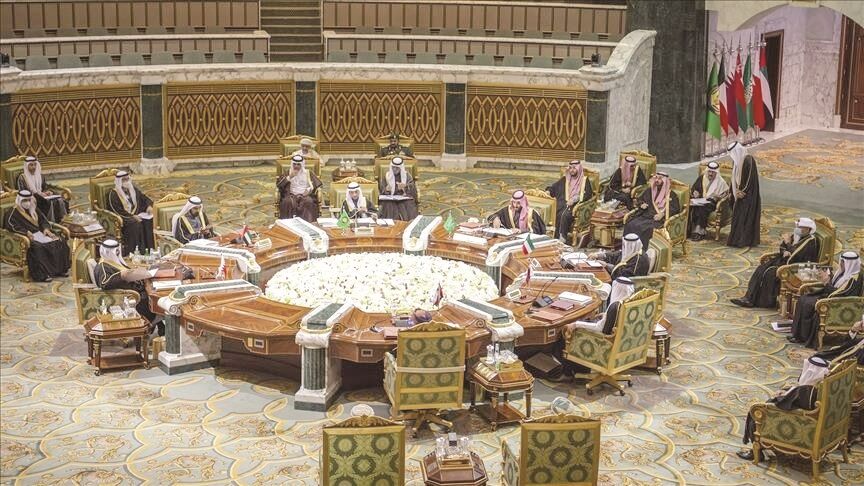 



بی‌سر و صدا علیه تهران؟


