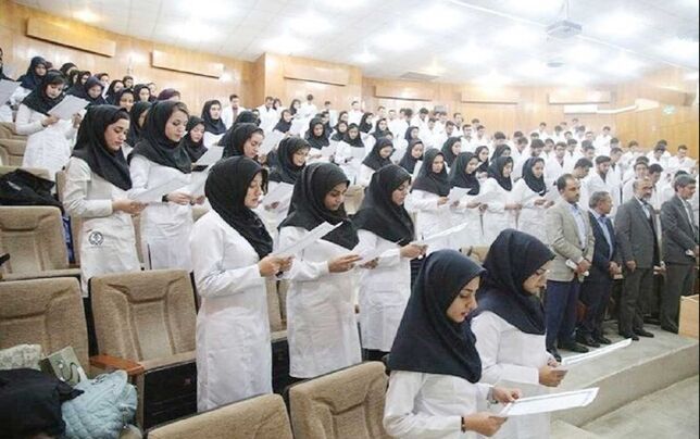 
الزام وزارت بهداشت به ورود انبوهی از داوطلبان پزشکی به دانشگاه‌ها