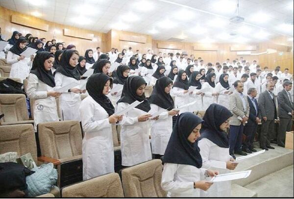 
الزام وزارت بهداشت به ورود انبوهی از داوطلبان پزشکی به دانشگاه‌ها