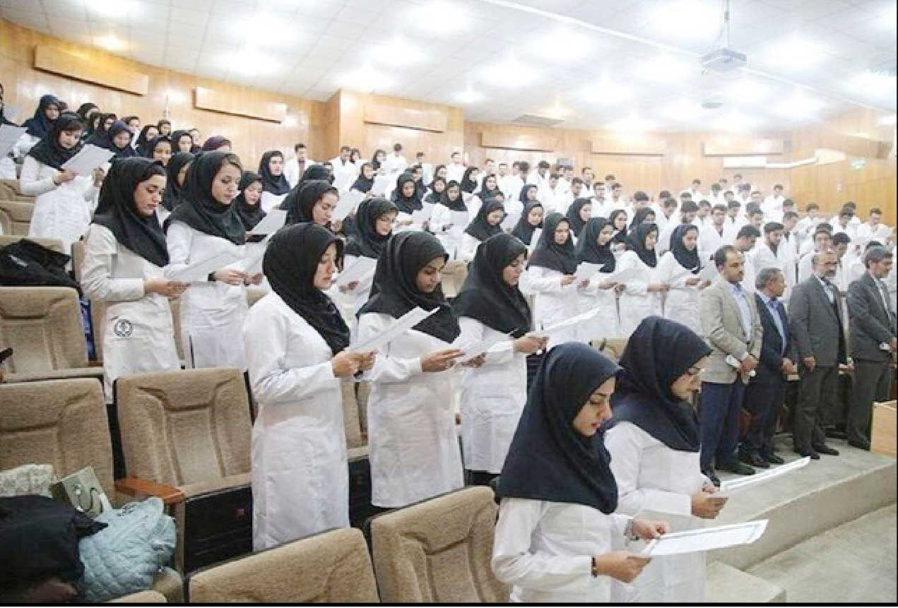 
الزام وزارت بهداشت به ورود انبوهی از داوطلبان پزشکی به دانشگاه‌ها