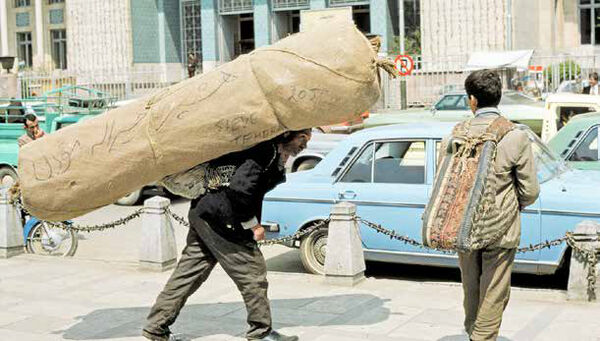 آنهایی که نان بازویشان را می‌خورند