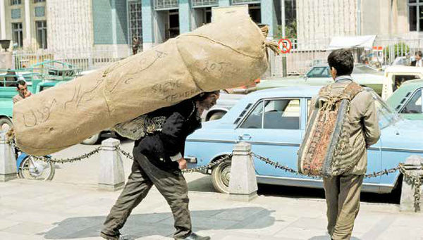 آنهایی که نان بازویشان را می‌خورند