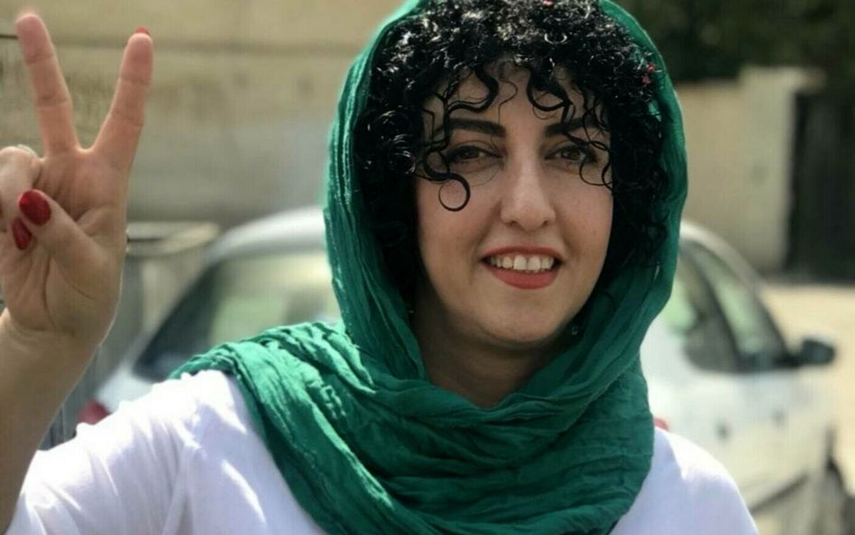 جلوگیری از اعزام نرگس محمدی به بیمارستان به دلیل عدم رعایت حجاب