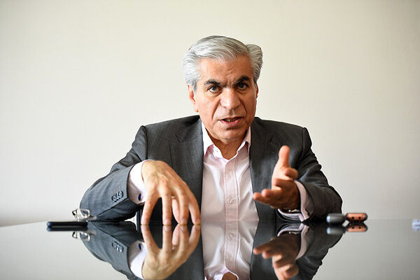 عادلی: باید هند را از چنگ آمریکا بیرون بیاوریم