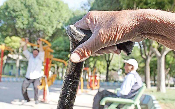 کوررنگی مزمن قوانین نسبت به چشم‌انداز تیره سالمندی