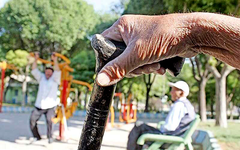 کوررنگی مزمن قوانین نسبت به چشم‌انداز تیره سالمندی