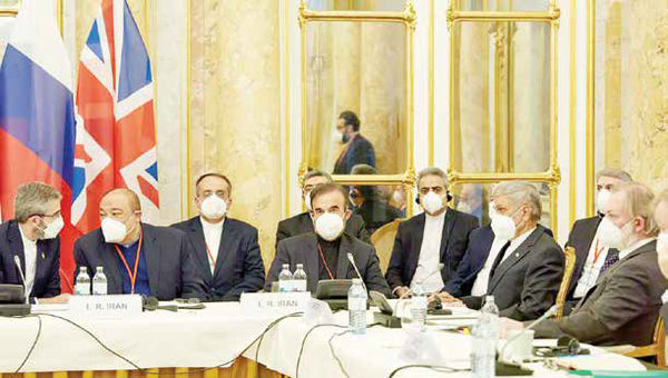 سنگ اندازی  وسط میز توافق
