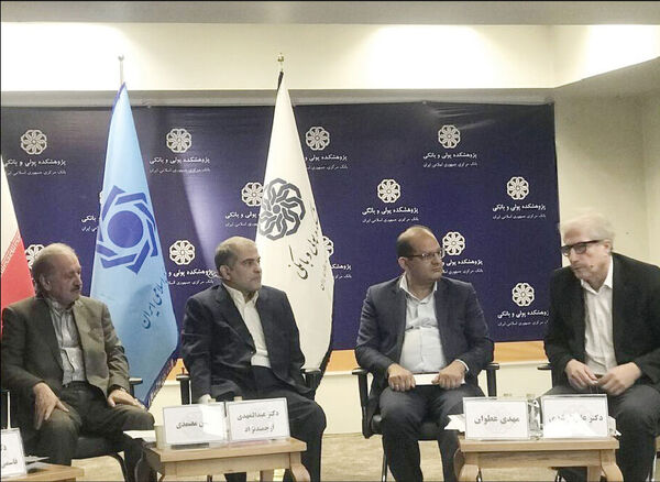 کسی جرات ندارد بانک‌های ناتراز را تعطیل کند