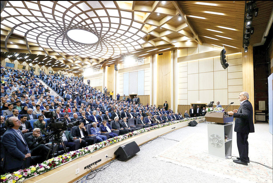 از هیاهوی نماینده بسیج دانشجویی تا احترام رئیس‌جمهور به منتقدان